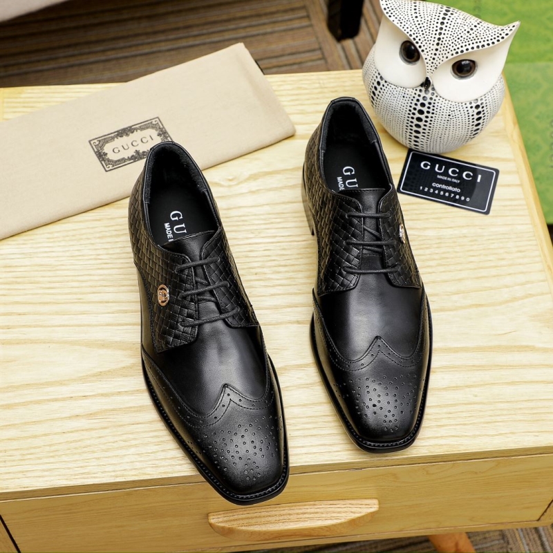 G*u*i leather shoes